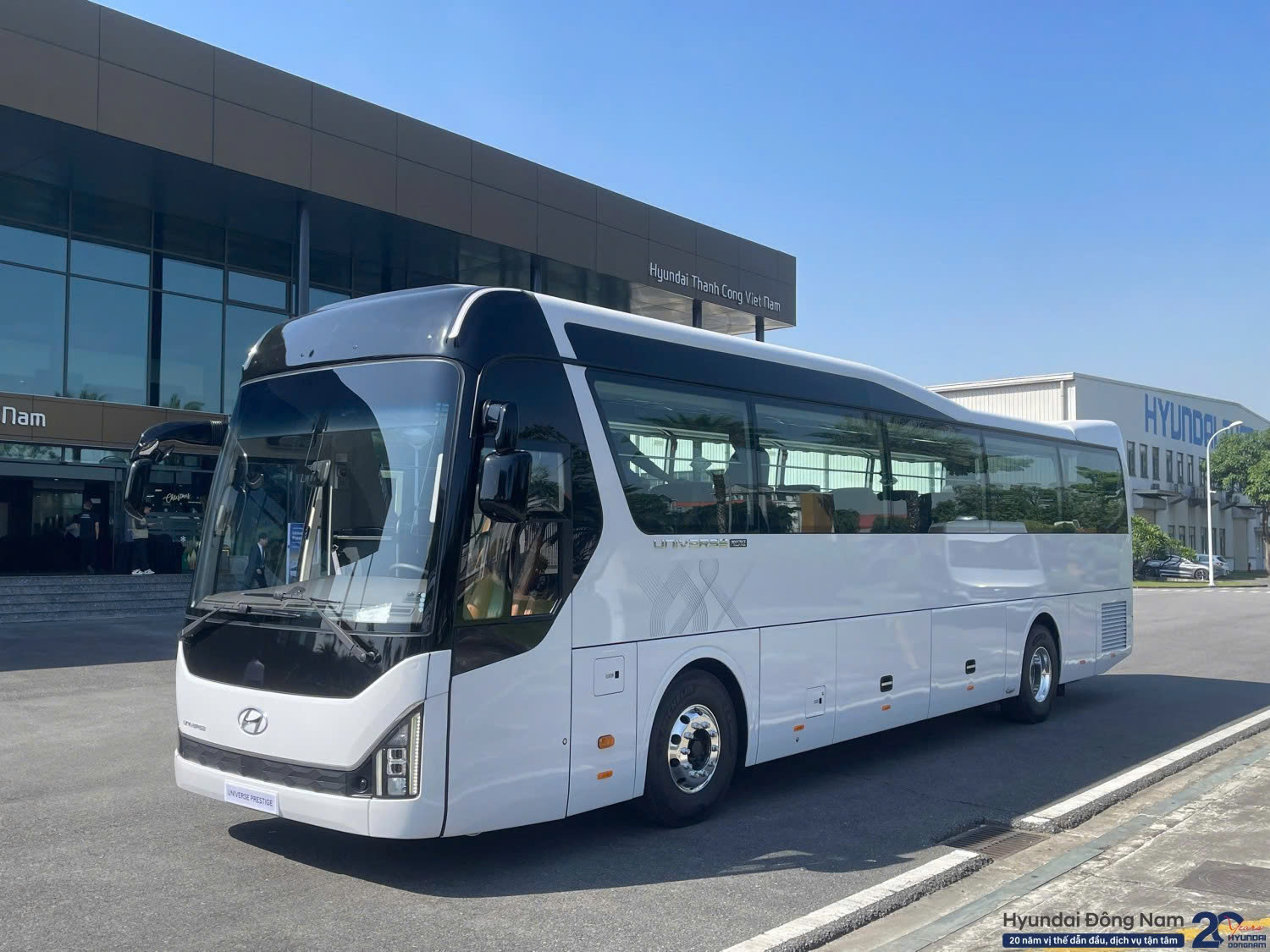 BIG BUS 47 SEATS FOR RENT IN HAI PHONG